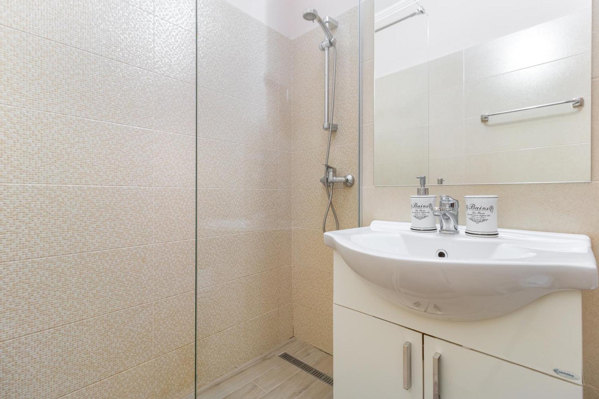 Venezia Studio Apartment Oradea Exterior photo